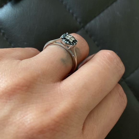 10K white gold with Blue/white Diamond Ring - Picture 2 of 7